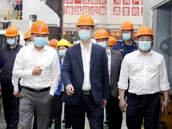 市政府黨組成員、新區(qū)黨工委副書記錢洪文蒞臨我司考察指導(dǎo).jpg